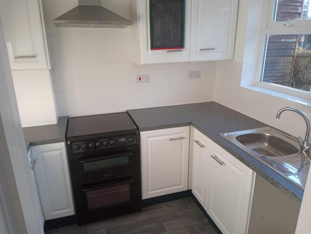 2. kitchen.jpg