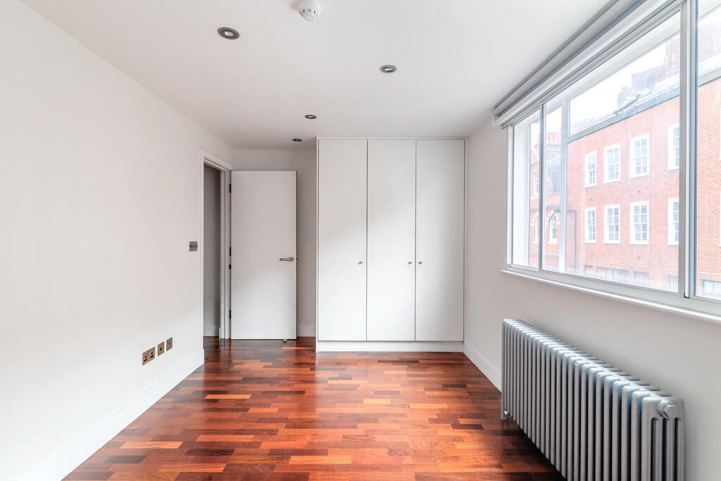 Earlham Street Se...