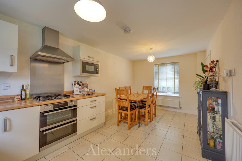 Kitchen/Dining room