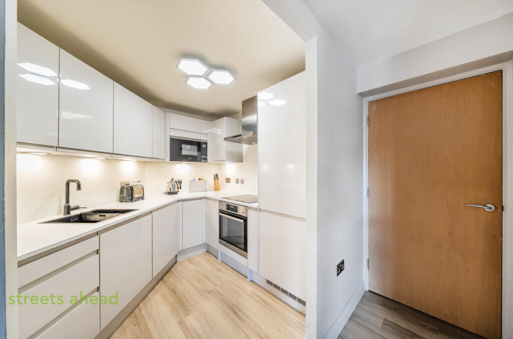 1dc52948-4a74-4db...