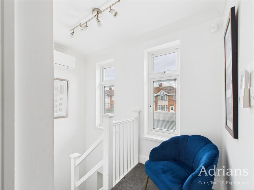 FIRST FLOOR LANDING