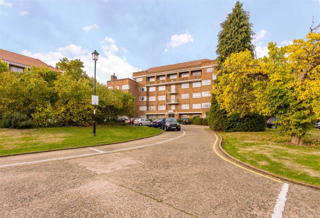 MB_pembroke hall_hendon_davies davies-2.jpg