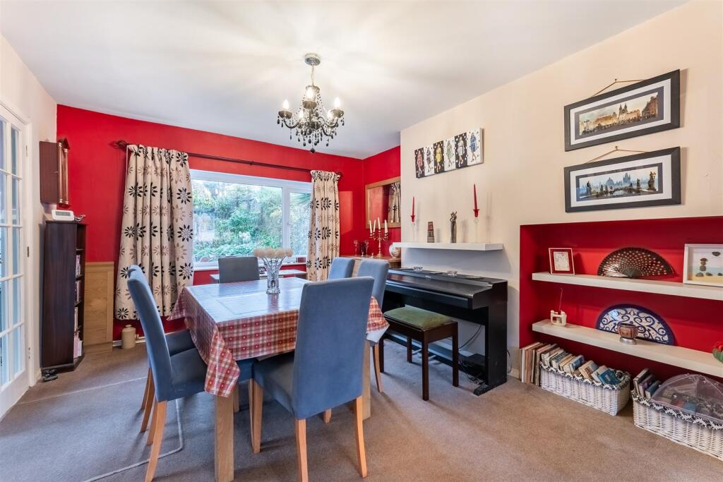 Sitting/Dining Room