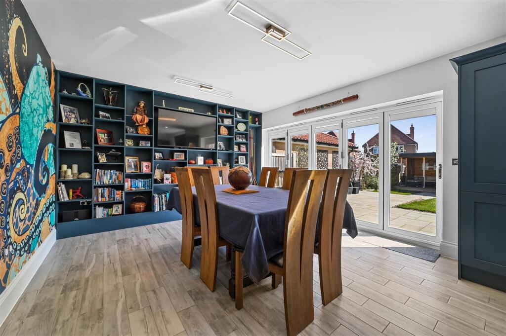 KITCHEN DINING ROOM