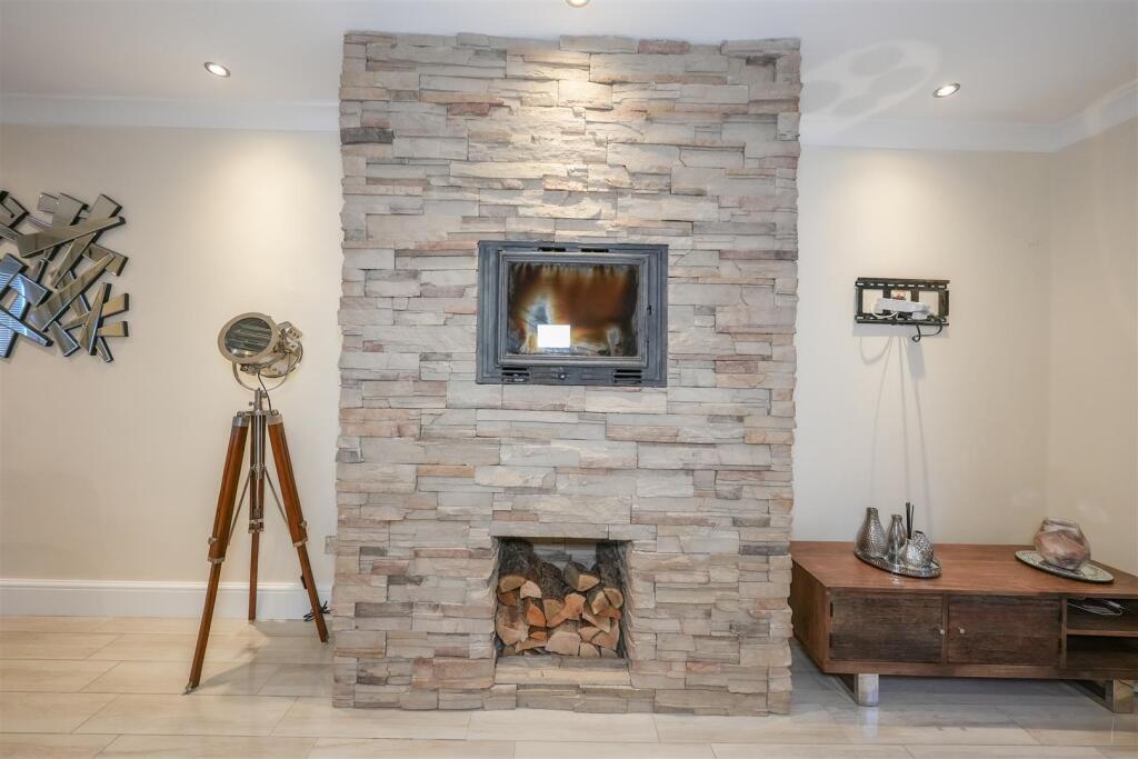 LIVING ROOM/ DINING ROOM