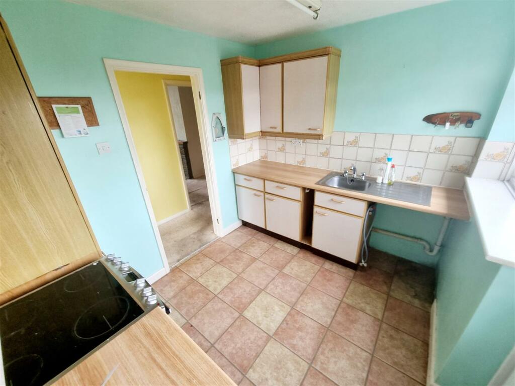 Kitchen 1.jpg
