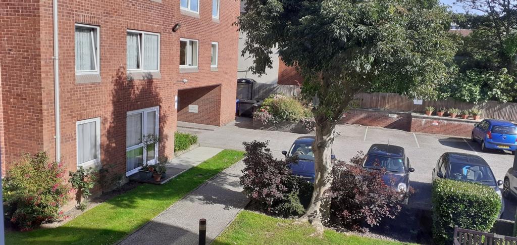 Communal Garden and entrance to street.