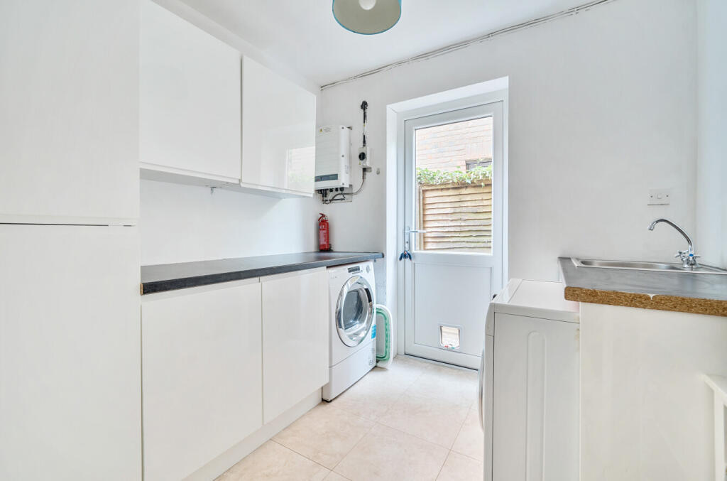 1332221-23-6895da...