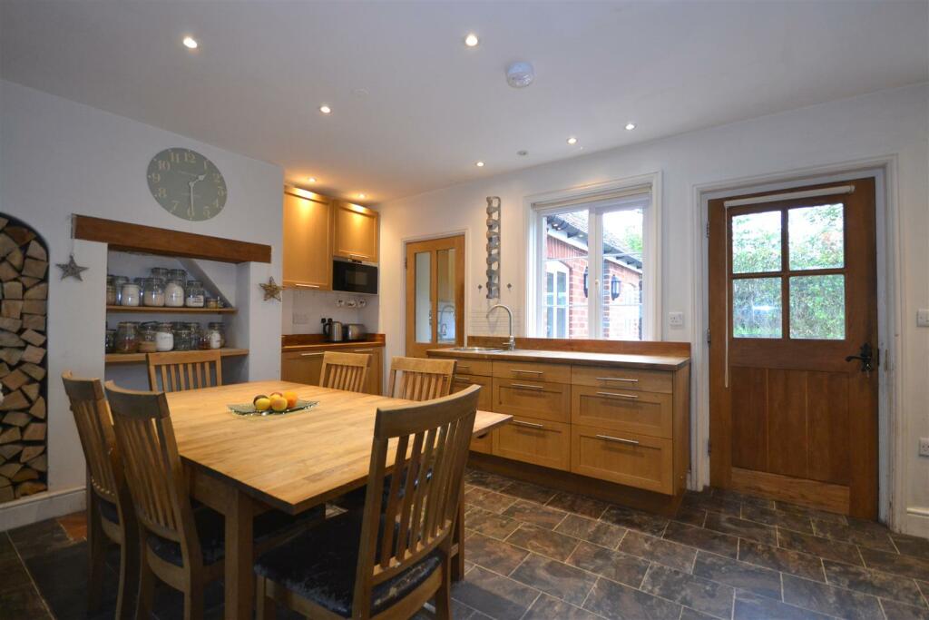 Kitchen/Dining Room