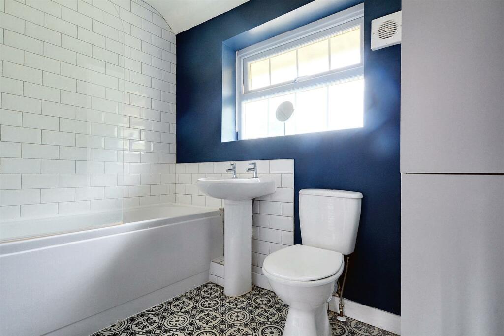 Bathroom_3.jpeg