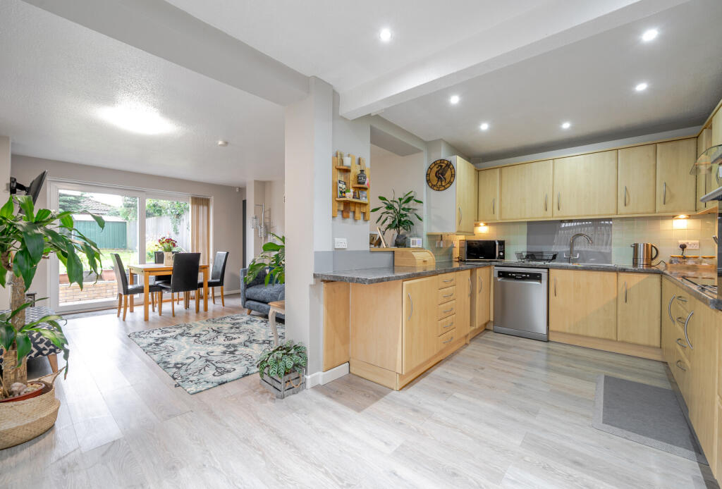 Kitchen/Family/Diner