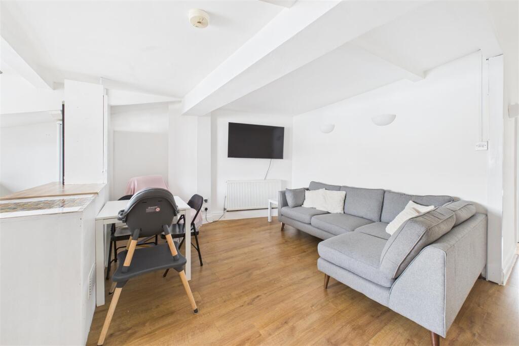 Flat A, 284 Gloucester Road, Horfield, Bristol BS7