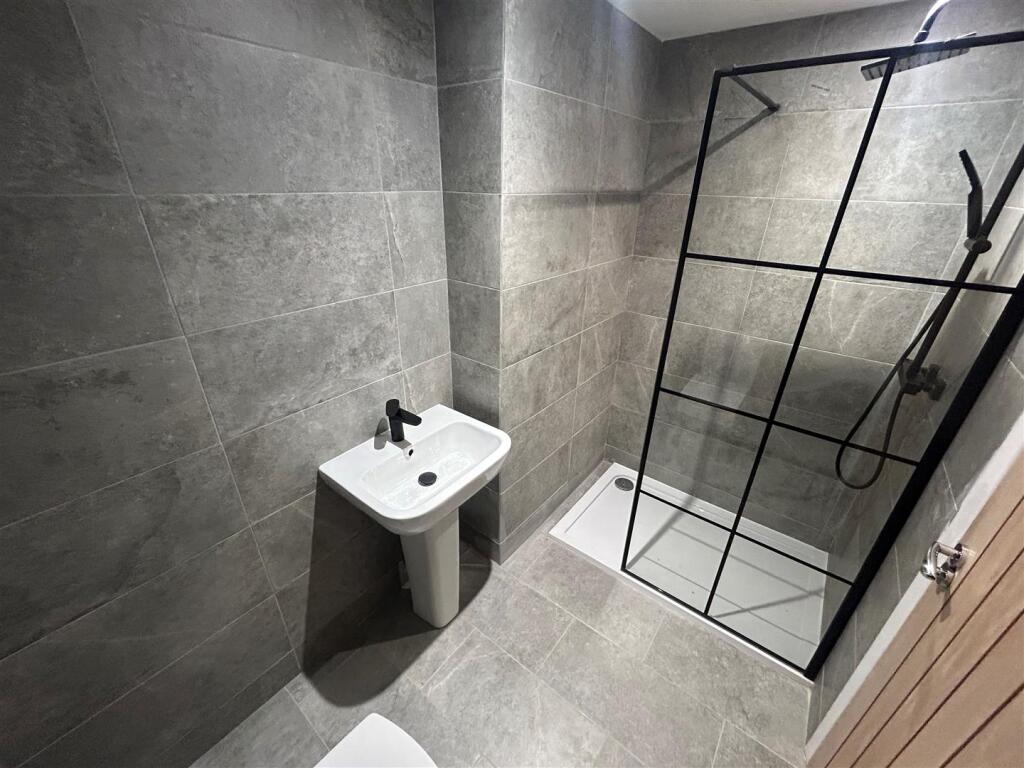 Shower Room.jpg