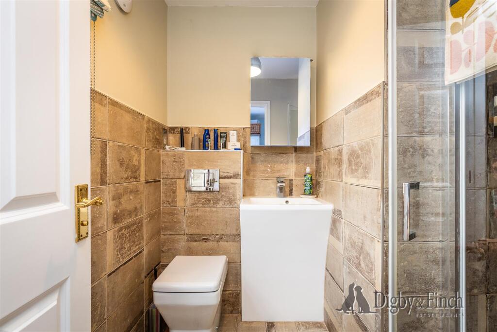 Shaftesbury Avenue, Upper Saxondale, Radcliffe on 