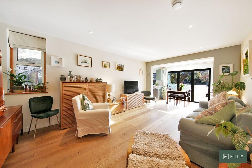 Flat A, 11 Bramst...