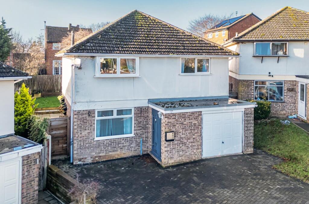 31 Harmans Way, Weedon