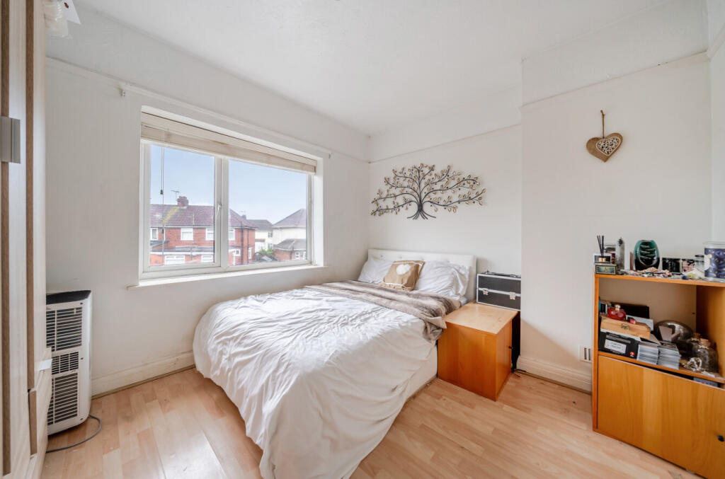 1384168-12-692d86...