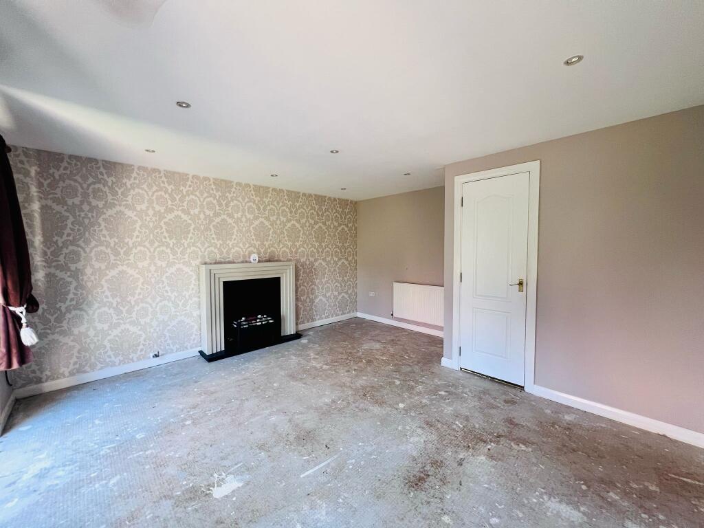 LIVING ROOM (3).jpeg