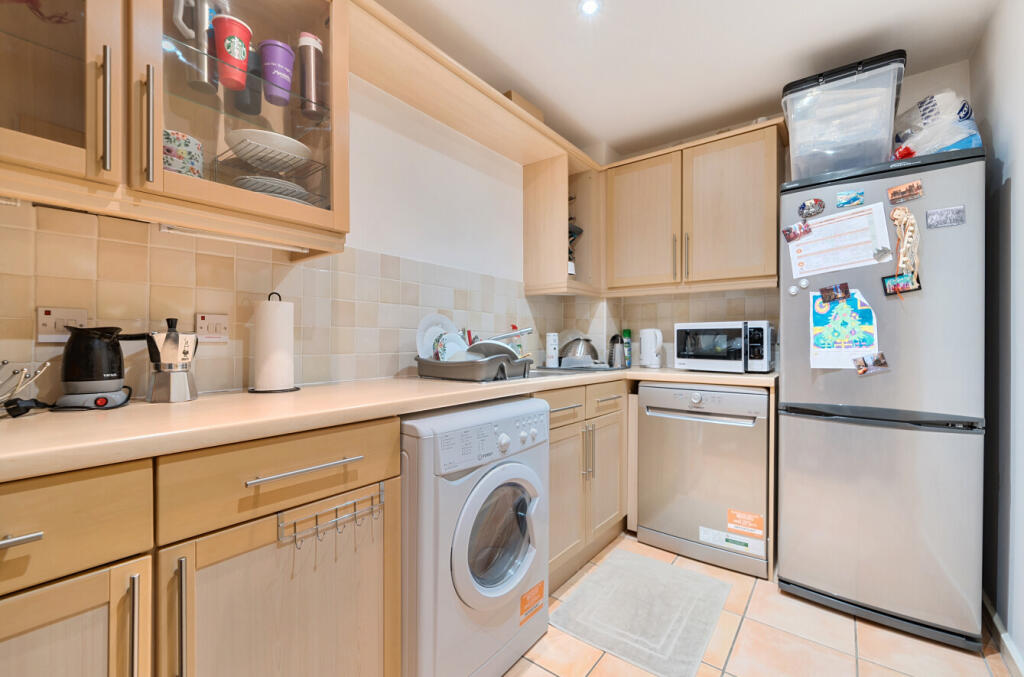 1307162-7-687a0dc...