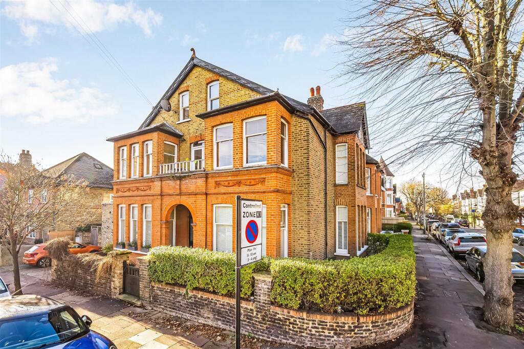 34 Leythe Road-2.jpg