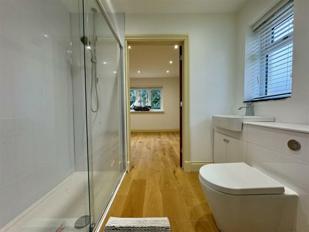 JACK &amp; JILL SHOWER ROOM