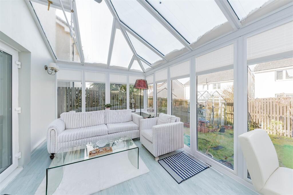 4 McBaith Way Dunfermline-12.JPG