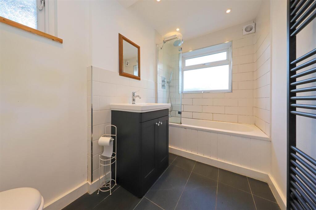 nicholas james hartington bathroom_.jpg