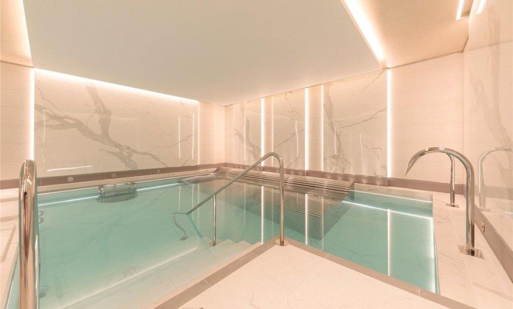 One Casson Square spa