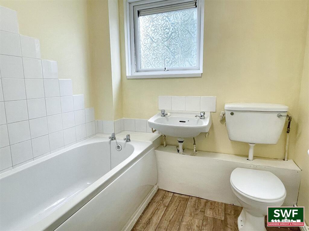 Bathroom.jpg