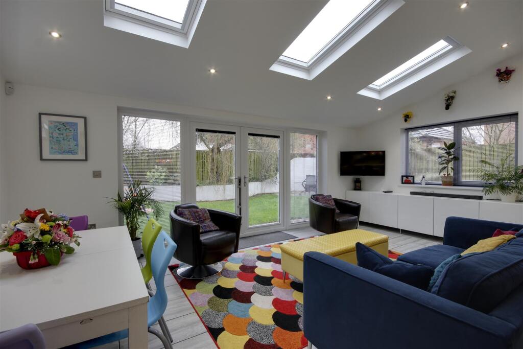 Living / Dining Area