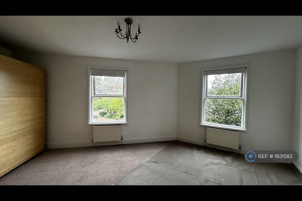 Bedroom 2 With En Suite Wc &amp; Sink