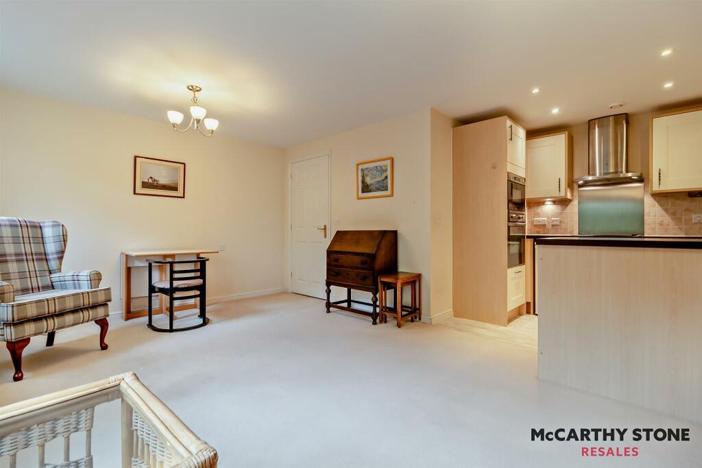 8592343-interior04-800.jpg