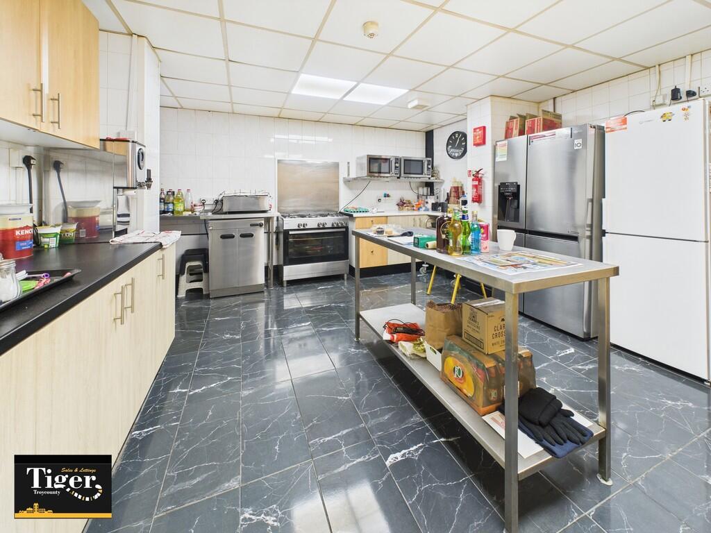 CAM02176G0-PR0547...