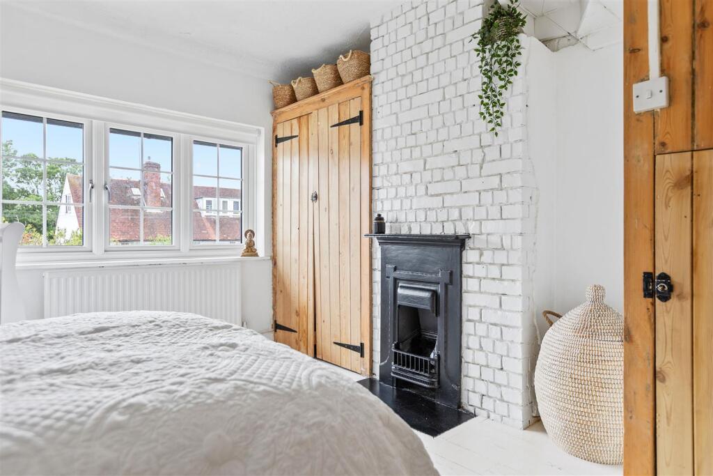 52 Shott Lane-4.jpg