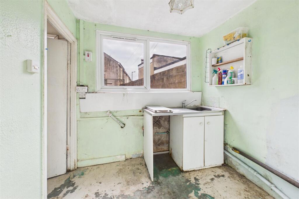 366 Two Mile Hill Road, St George, Bristol BS15 1A