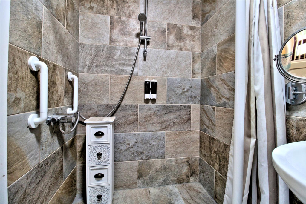 Ensuite
