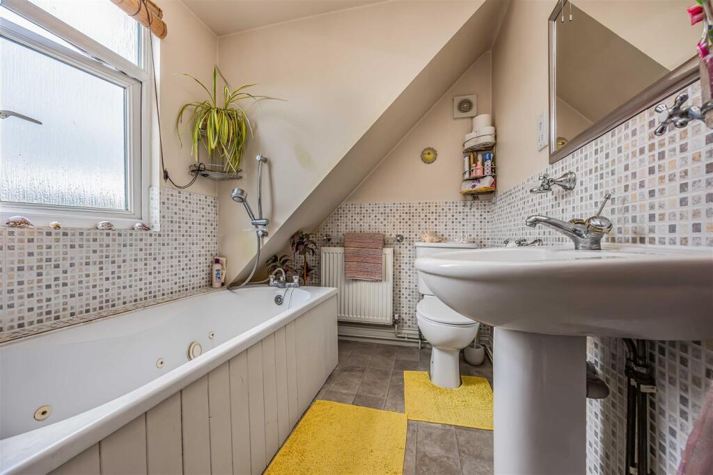 59 Woodfield Avenue, Drayton-Small-PorticoMarketin