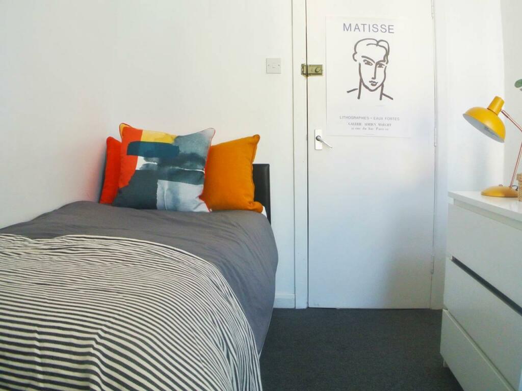 Single Bedroom.jpg