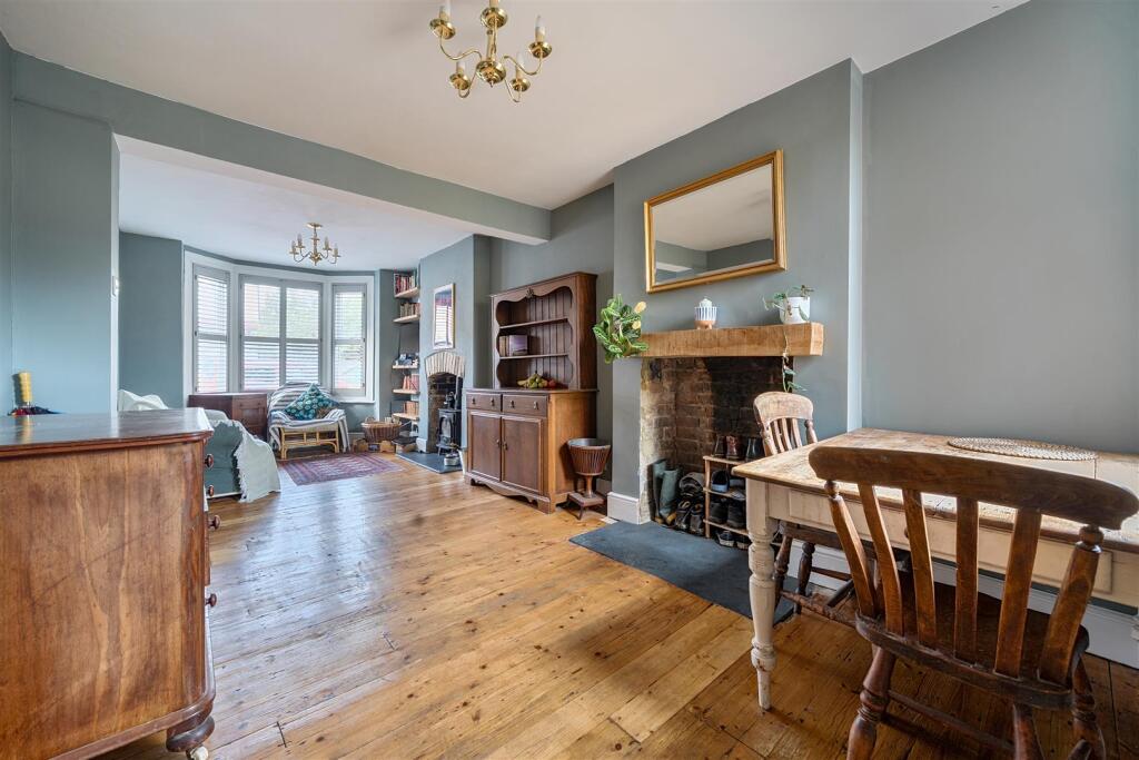 living room h.jpg
