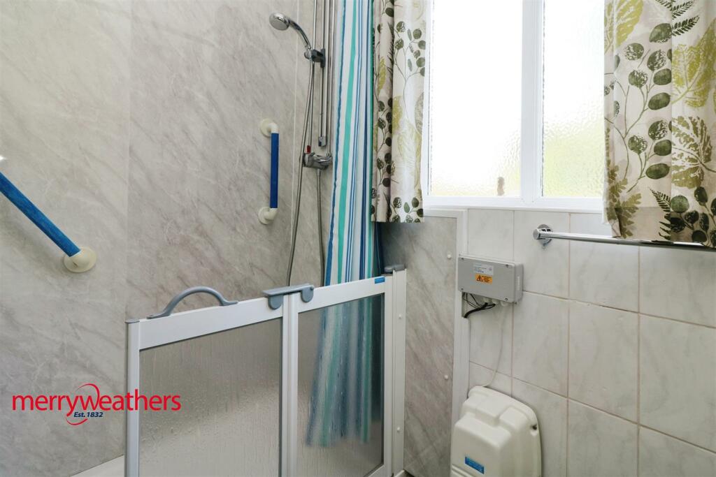 SHOWER ROOM