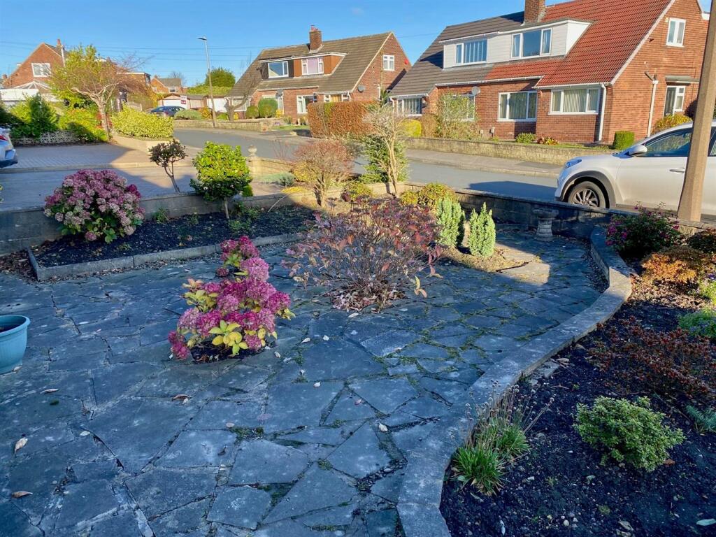 meadow lane 16 front garden.jpg