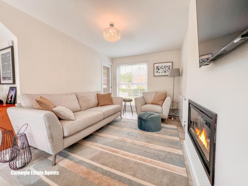 Living/dining/kitchen area