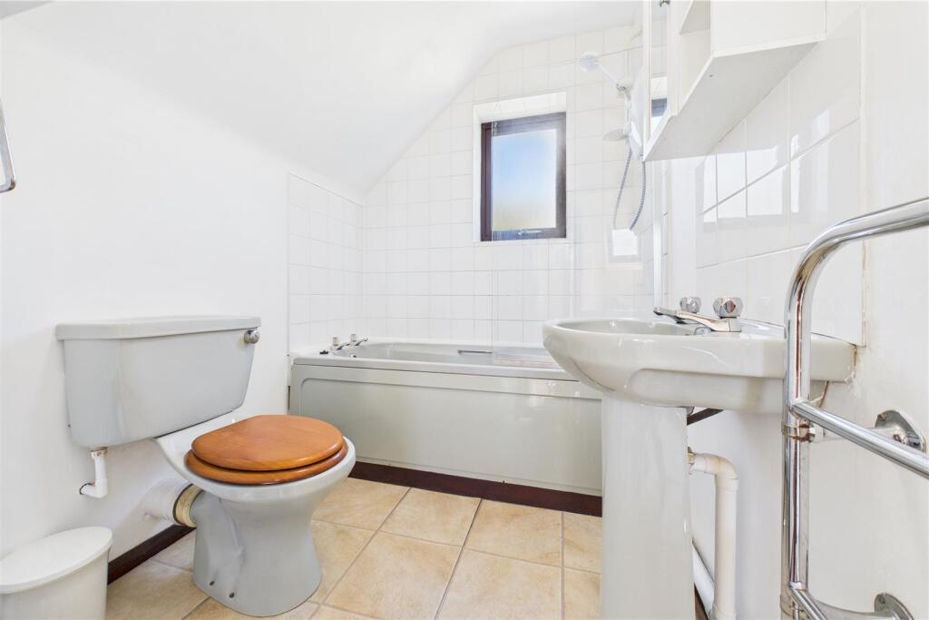 23 Willow Close Bathroom