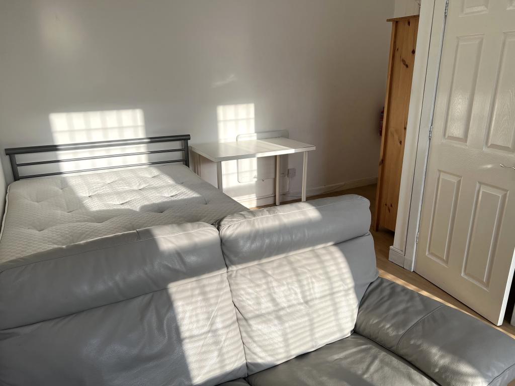 Flat 2 Wellington Road