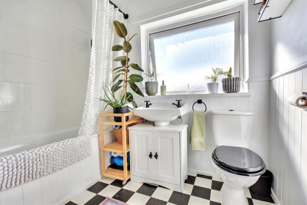 Bathroom_1.jpeg