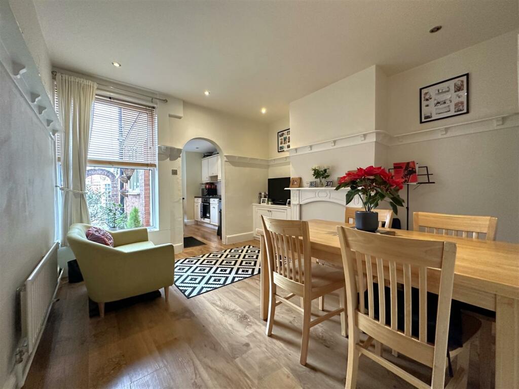 Dining Room Into Kitchen 276