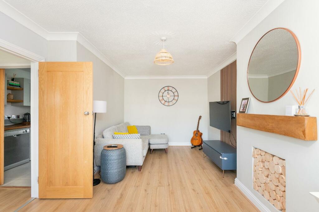 S7L6LBR - Living Room B.jpg