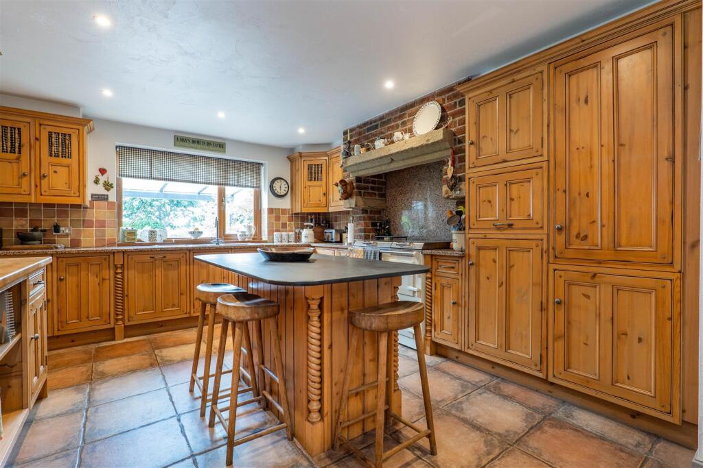 Kitchen/Breakfast Room