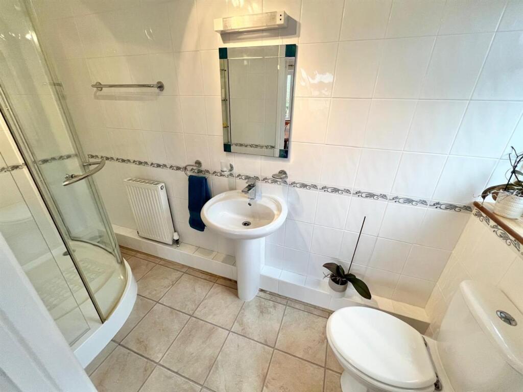 Shower Room/