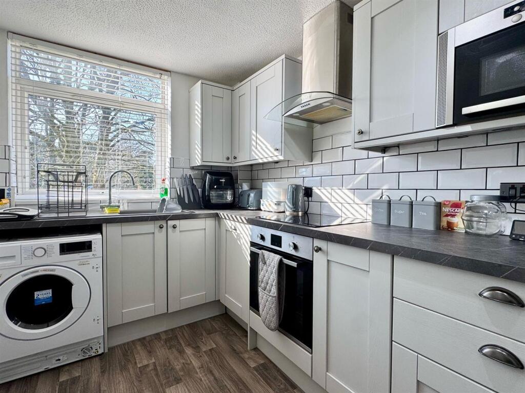 Kitchen 1.jpg
